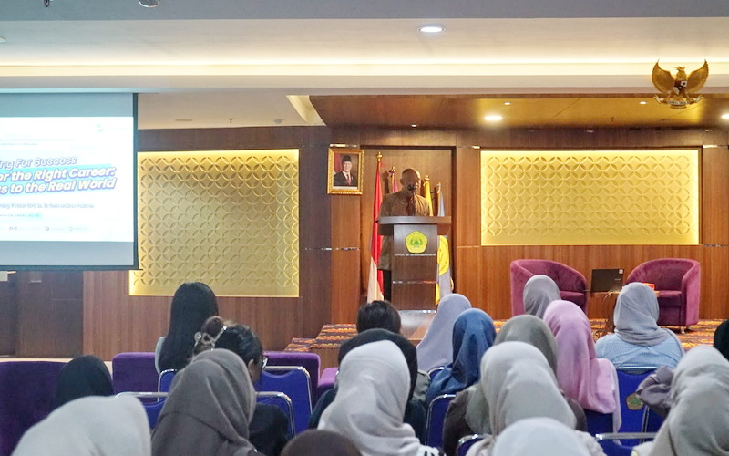 Pengembangan Karir dan Alumni Unpak Gelar Seminar Grooming for Success